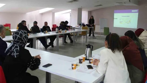 Bayburt'ta Koruyucu Aile Eğitimi Verildi