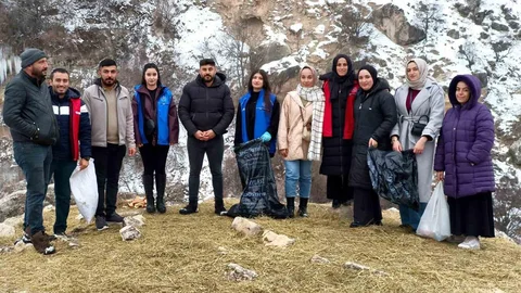 Tunceli'de Gençler Yaban Hayata Destek Verdi
