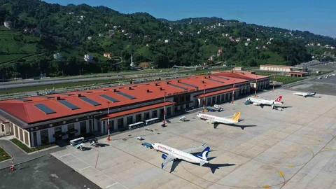 Bakan Uraloğlu'ndan Uçak Trafiği Açıklaması