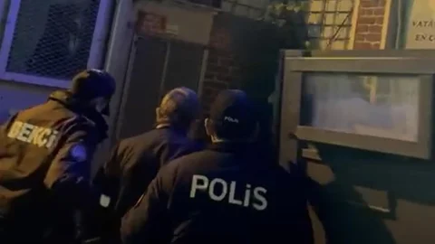 İzmir'de Hapis Cezasıyla Aranan Şahıs Yakalandı