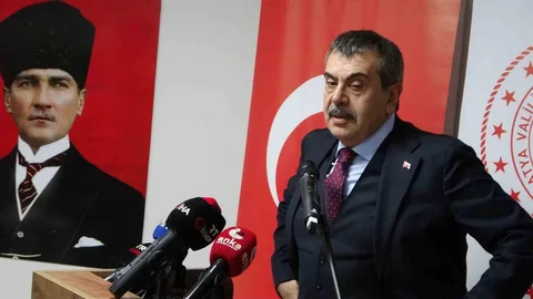 Bakan Tekin Malatya'da Öğrencilerle Buluştu