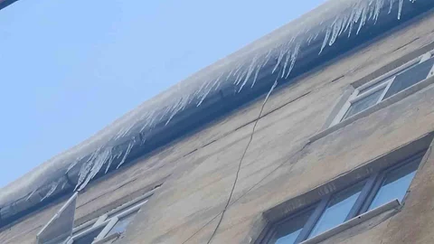 Diyarbakır'da Buz Sarksitları Tehlike Oluşturuyor