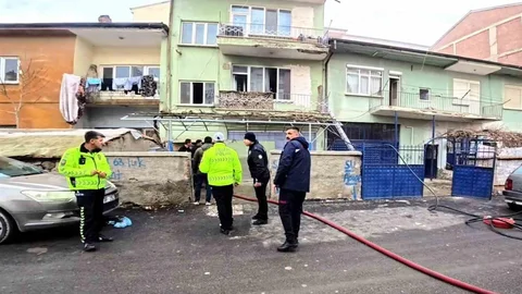 Aksaray'da İki Katlı Binada Yangın Çıktı