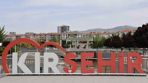 Kırşehir'de Kuvvetli Rüzgar ve Fırtına Bekleniyor