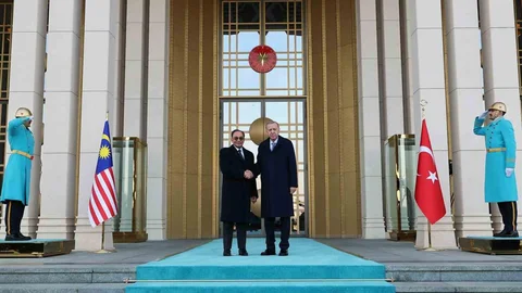 Cumhurbaşkanı Erdoğan, Malezya Başbakanı'nı Karşıladı