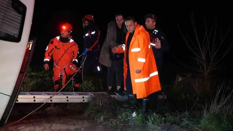 Edirne'de Minibüs Sulama Kanalına Düştü