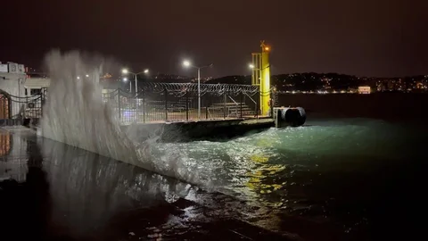 İstanbul'da Kuvvetli Rüzgar Etkili Oldu