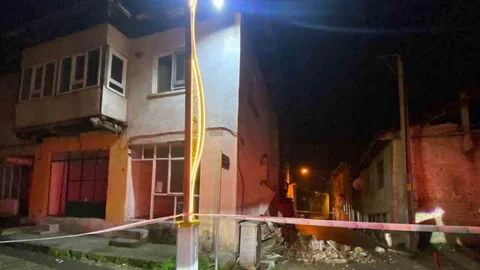 Burdur'da Kerpiç Ev Çöktü