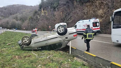 Zonguldak'ta Takla Atan Araçta 3 Yaralı