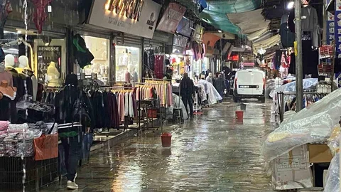 İzmir Kemeraltı Çarşısı'nda Su Baskını Sorunu