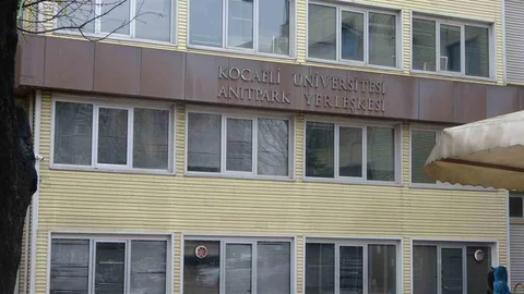 Kocaeli Üniversitesi Güzel Sanatlar Fakültesi Mühürlendi