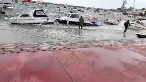 Tuzla'da Fırtına Zorluklar Yarattı