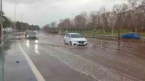 Tuzla'da Fırtına Hayatı Olumsuz Etkiledi