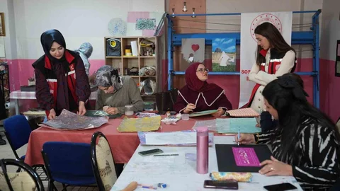 Muş'ta Ebru Kursuna Yoğun İlgi