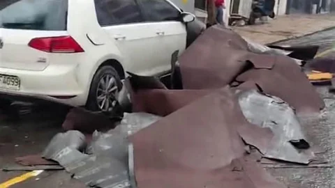 İstanbul'da Şiddetli Lodos ve Yağış Etkili Oluyor