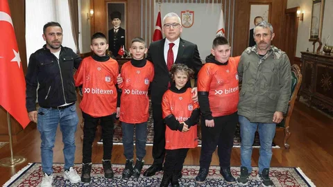 Sivas'ta Kardan Kız Kulesi Yapıldı