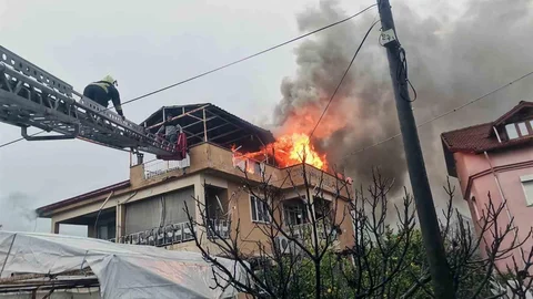 Köyceğiz'de Çatı Yangını Yaşandı