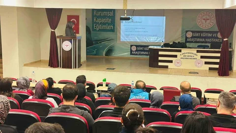 Siirt'te Sağlık Personeline Verem Eğitimi Verildi