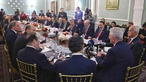 Bakan Bolat Londra'da Türk İş Adamlarıyla Buluştu