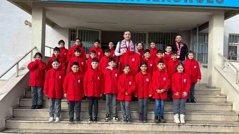 Antalyaspor'dan Kapaklı'daki Öğrencilere Hediye