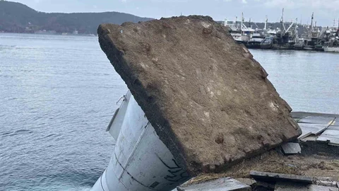 Sarıyer'de Fırtına Deniz Fenerini Devirdi
