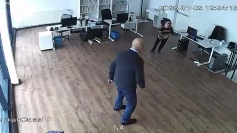 Bursa'da Plazanın Tavanı Çöktü