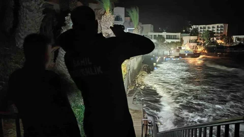 Fırtına İşçileri Denize Düşürdü: 1 Ölü, 2 Yaralı