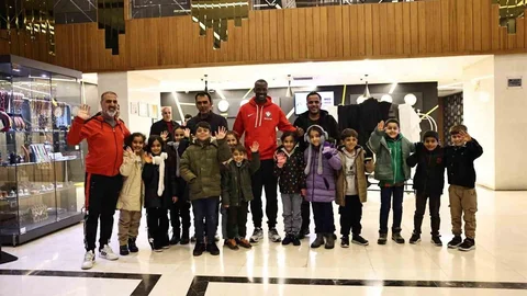 Mame Thiam Diyarbakır’da Öğrencilerle Buluştu