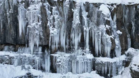 Şırnak'ta Buz Sarkıtları Görüntülendi