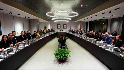 Cumhurbaşkanı Yardımcısı Yılmaz Türkiye'nin Ekonomik Büyümesini Anlattı