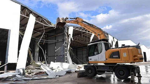 Tarım Arazisinde Kaçak Yapılar Yıkıldı
