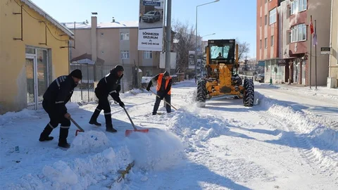 Ardahan’da Kar Temizliği Çalışmaları Devam Ediyor