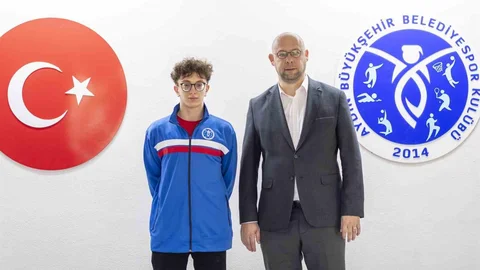 Aydın'da Milli Yüzücü Yaman Kızılet