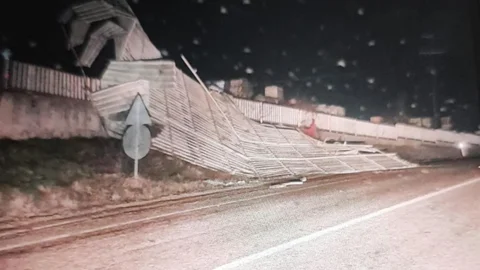 Bilecik'te Fırtına Fabrika Çatısını Uçurdu