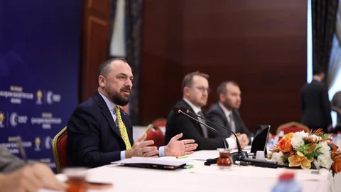AK Parti'den Gazetecilere Destek Mesajı