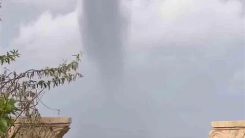 Hatay'da Deniz Üzerinde Hortum Görüntülendi