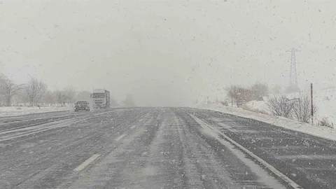Van-Bitlis Yolunda Kar Yağışı Etkili Oluyor