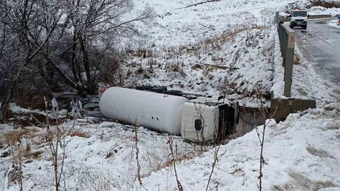 Gümüşhane'de LPG Yüklü Tanker Devrildi
