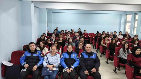 Afyonkarahisar'da Polisten Öğrencilere Eğitim Programı