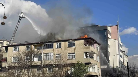 Kocaeli'de Çatı Onarımı Sırasında Yangın Çıktı