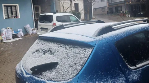Sarıgöl'de Kısa Süreli Kar Yağışı Görüldü