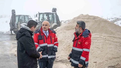 Malatya'da Karla Mücadele Çalışmaları Sürüyor