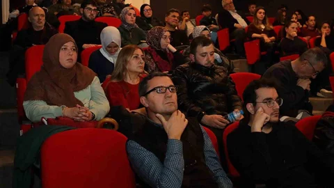 Vuslat Saraçoğlu Sakarya'da Sinemaseverlerle Buluştu