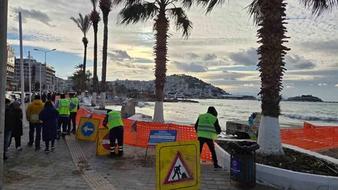 Kuşadası'nda Sahil Çalışmaları Başladı