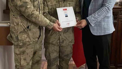 Hozat'ta Uzman Çavuş'a Ödül Verildi