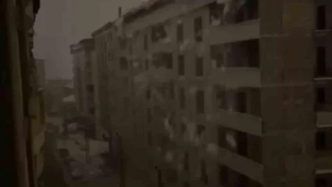 Şemdinli'de Kar Kütlesi Elektrik Direklerini Devirdi