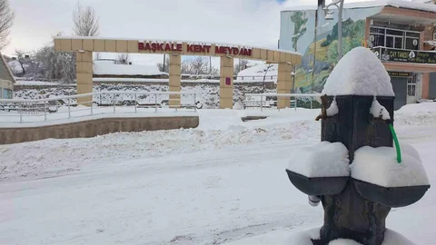 Başkale'de Kar Yağışı Etkili Oldu