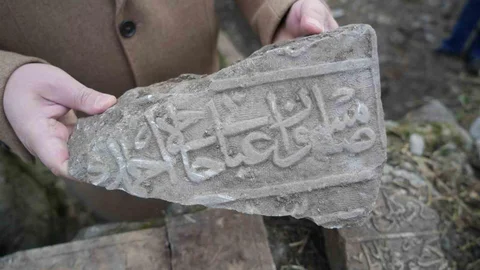 Samsun’da Tarihi Mezarlıkta Kazı Yapılıyor
