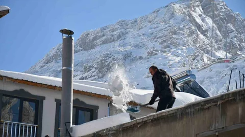 Beytüşşebap'ta Kar Temizleme Çalışmaları