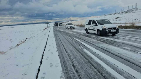 Adilcevaz'da Kar Yağışı Etkili Oldu